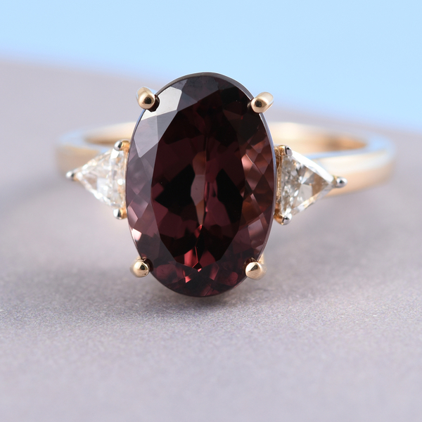 ILIANA 18K Y Gold AAA Change Colour Garnet (Ovl 5.75 Ct), Diamond Ring 6.000 Ct.