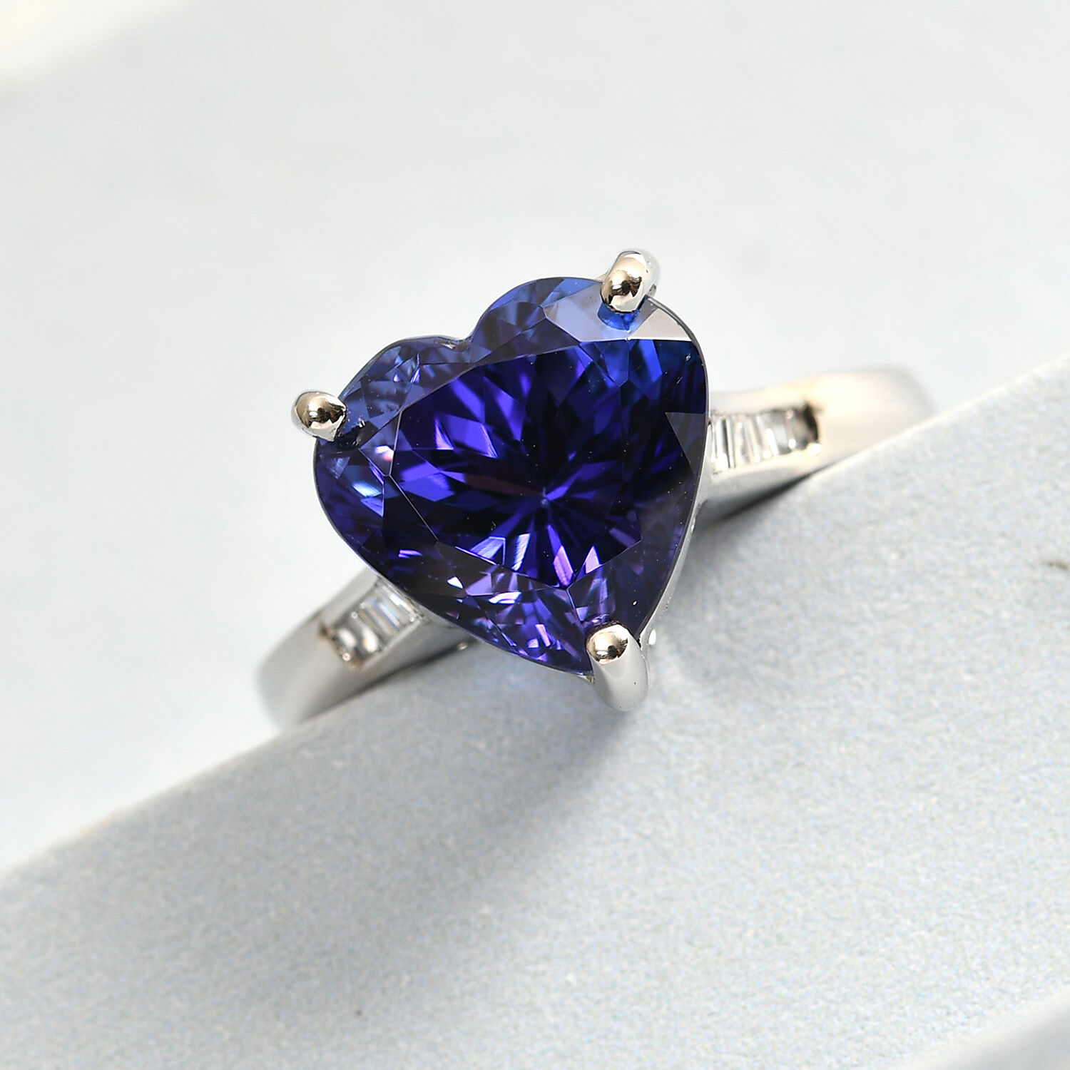 RHAPSODY 950 Platinum AAAA Tanzanite and Diamond (VS-E-F) Heart  Ring 5.280 Ct, Platinum Wt. 5.97 Gms