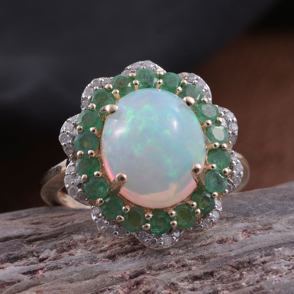 9K Y Gold AA Ethiopian Welo Opal (Ovl 2.80 Ct), Brazilian Emerald and Diamond (I3/G-H) Ring 4.000 Ct.