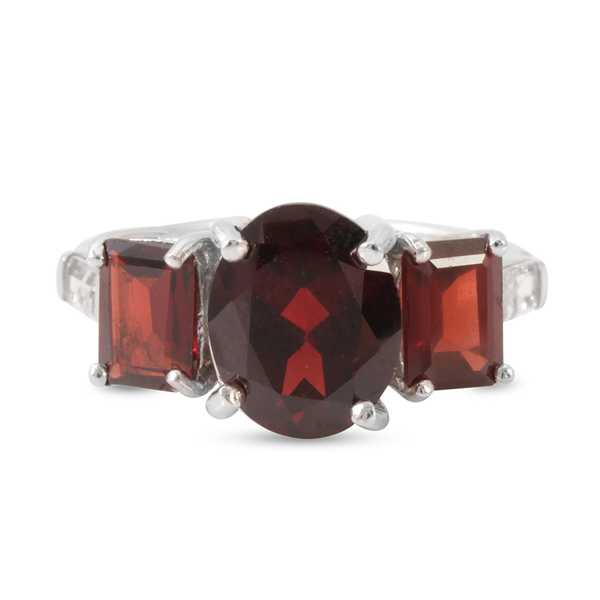 Mozambique Garnet (Ovl 4.07 Ct), White Topaz Ring in Rhodium Plated Sterling Silver 7.000 Ct.