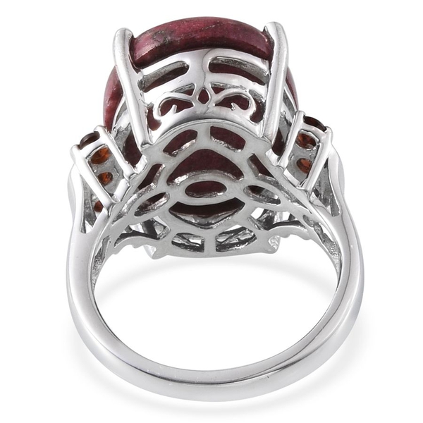 Norwegian Thulite (Ovl 16.50 Ct), Mozambique Garnet Ring in Platinum Overlay Sterling Silver 17.000 Ct.