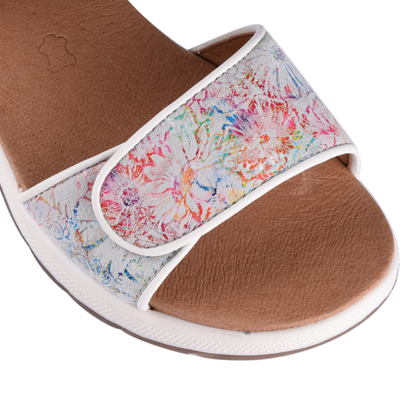 CAPRICE Comfortable Flower Flat Sandal (Size 4) - White