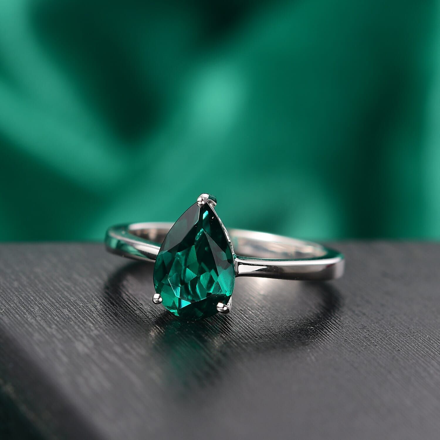 Luxuriant 10K White Gold AAA Lab Grown Emerald Ring, Gold Wt.2.82 Gms  1.520  Ct.