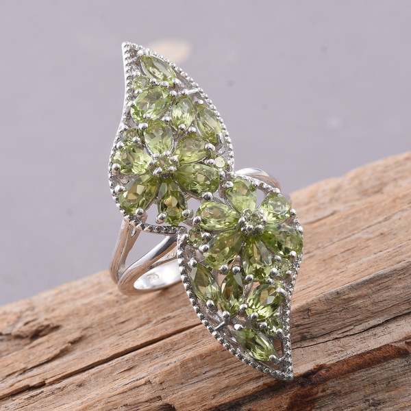 Designer Inspired-Hebei Peridot (Ovl) Leaves Ring in Platinum Overlay Sterling Silver 4.750 Ct. Silver wt 6.05 Gms.