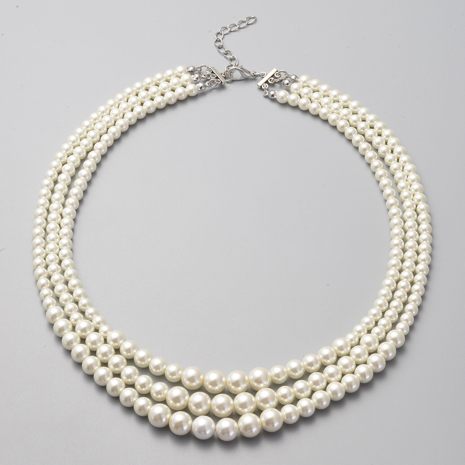 White Simulated Pearls Necklace Size 18 
