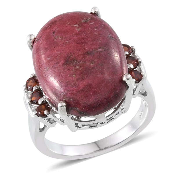 Norwegian Thulite (Ovl 16.50 Ct), Mozambique Garnet Ring in Platinum Overlay Sterling Silver 17.000 