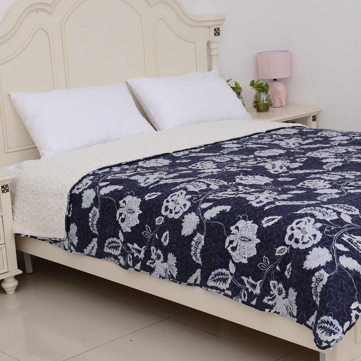 Highquality Printed Microfibre and Sherpa with White Floral Pattern