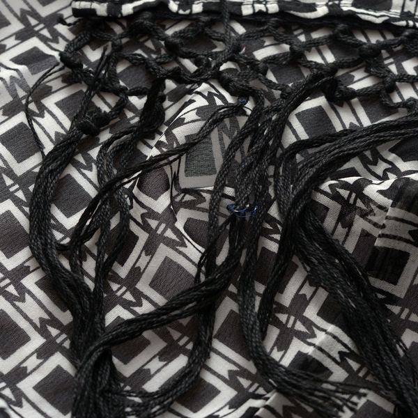 Black and White Colour Printed Kimono with Tassels (Size 80x50 Cm)