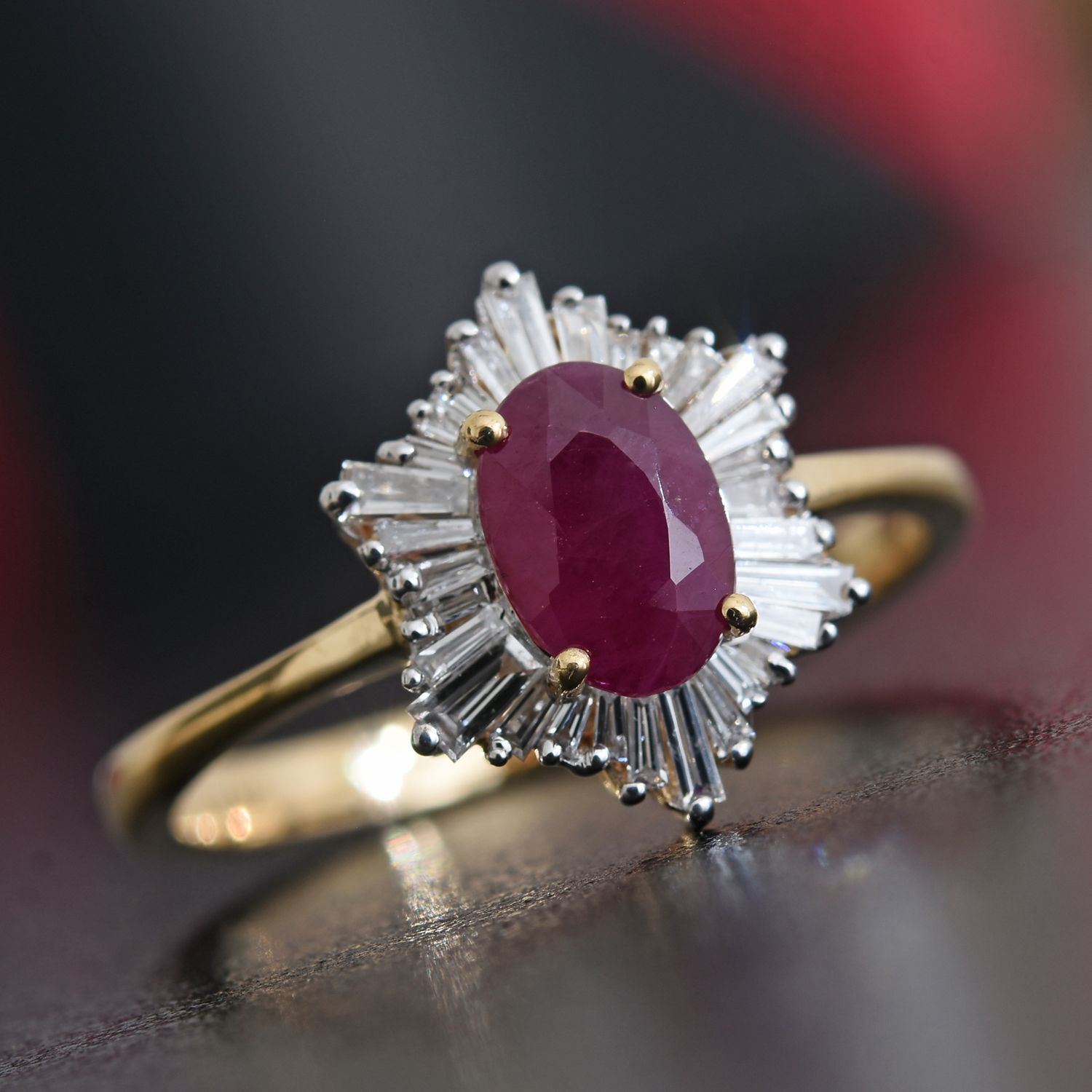 ILIANA 18K Yellow Gold AAAA Pigeon Blood Ruby (Ovl 1.00 Ct), Diamond (SI G-H) Ring 1.500 Ct.