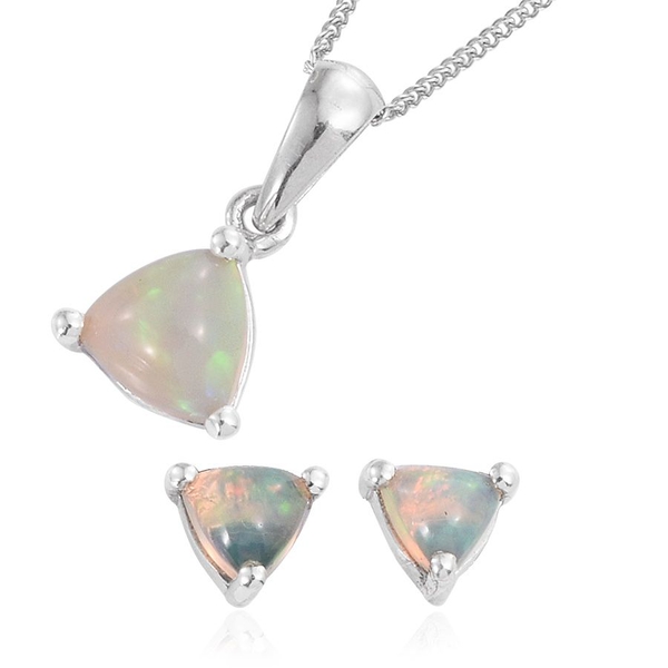 Ethiopian Welo Opal (Trl) Pendant With Chain and Stud Earrings (with Push Back) in Platinum Overlay 