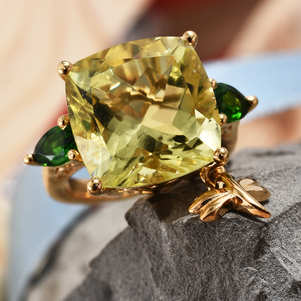 GP Natural Ouro Verde Quartz (Cush 14X14), Chrome Diopside and Blue Sapphire Ring with Dragon Fly Charm in 14K Gold Overlay Sterling Silver 12.00 Ct, Silver wt 5.11 Gms.