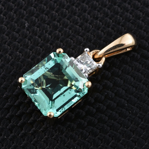 ILIANA 18K Yellow Gold 2.25 Carat Boyaca Colombian Emerald Octagon, Diamond SI G-H Pendant.