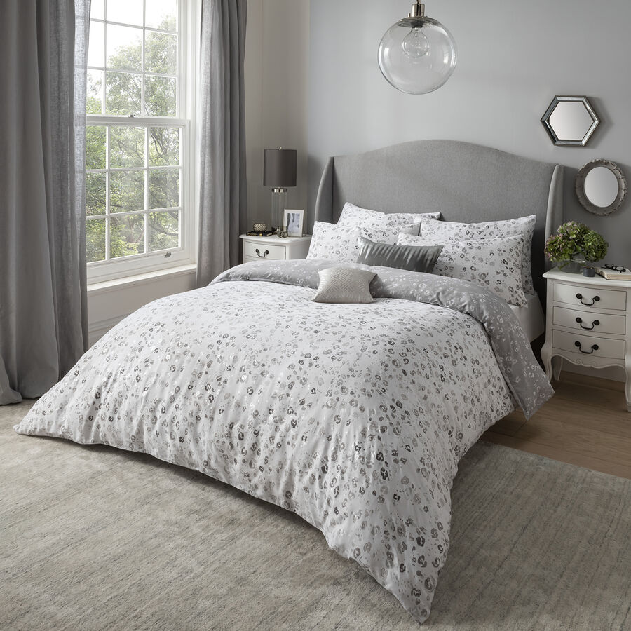 Samantha Faiers Deliah 100% Cotton Duvet Cover With 2 Pillowcases Double (Size 200X200 Cm) - White And Silver