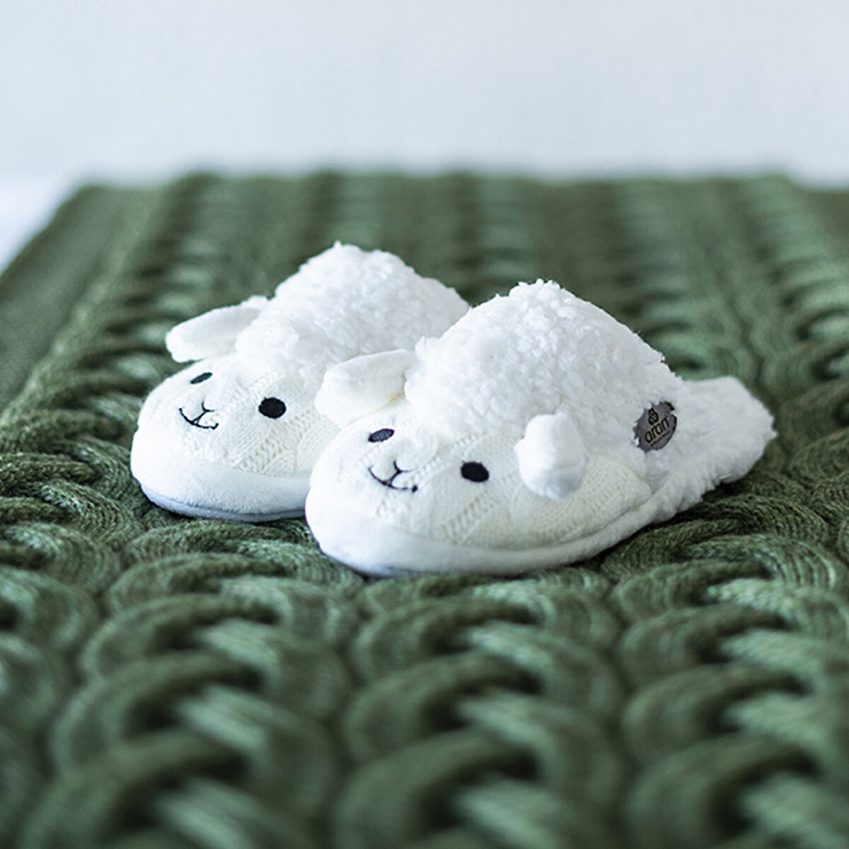 ARAN Sheep Face Knitted Design Slip-on Slippers with Fur Lining (Size:Large 8-9) - White