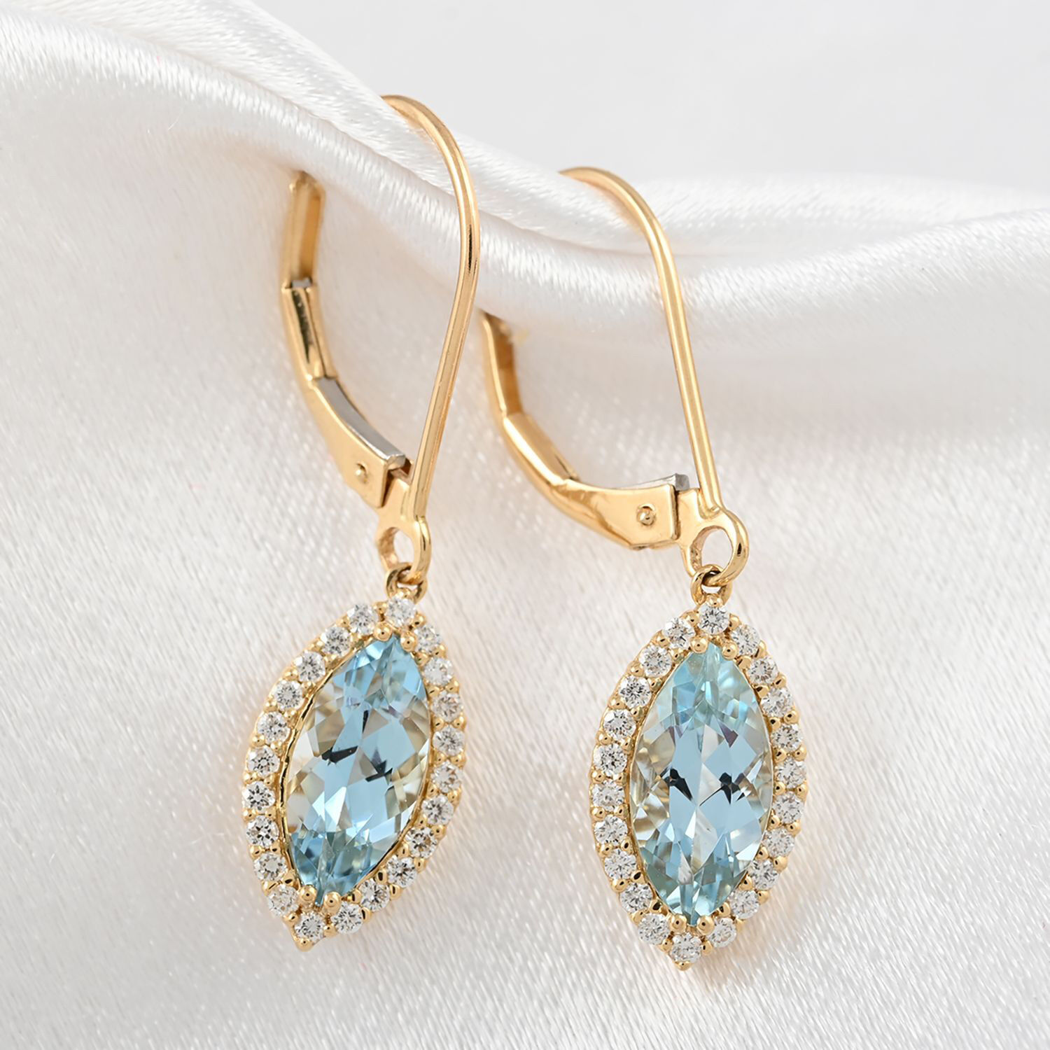 Certified and Appraised ILIANA 18K Yellow Gold AAA Santamaria Aquamarine and Diamond Earring 2.15 Ct