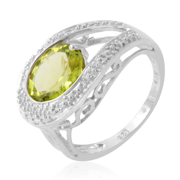 Hebei Peridot (Ovl 2.75 Ct), White Topaz Ring in Sterling Silver 2.790 Ct.